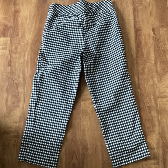 S.C & CO.💫 Women’s Black/White Checkered Lightweight Capri Pants - Picture 6 of 10